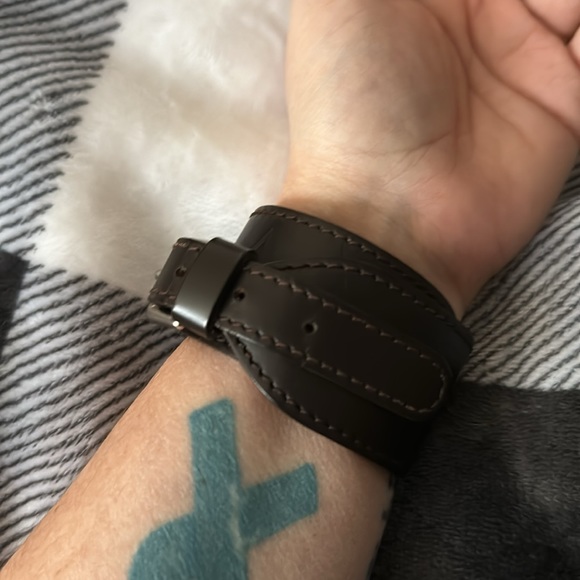 Authentic Louis Vuitton Leather Monogram Glacé Force wrap bracelet - Picture 13 of 15